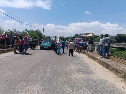 La paciencia se agotó en la comunidad de Cerritos y poblados aledaños, donde este martes 9 de septiembre los habitantes decidieron cerrar la carretera y retener maquinaria de la Secretaría de Infraestructura y Obras Públicas (SIOP), en protesta por el lento avance de la rehabilitación de la vía.

