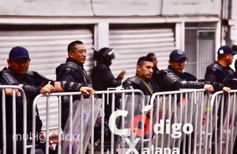 Esta mañana dio inicio el conteo de votos provenientes del municipio de Poza Rica, tras la elección municipal. Las boletas son revisadas en las bodegas del Organismo Público Local Electoral (OPLE), ubicadas en la calle Clavijero de la capital veracruzana.

El inmueble permanece bajo resguardo de elementos de la Secretaría de Seguridad Pública, con el objetivo de garantizar la seguridad y transparencia del proceso.