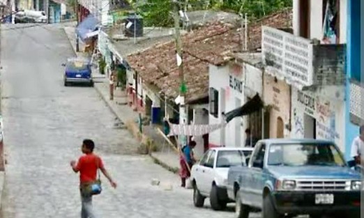 En una bomba de tiempo, se ha convertido este municipio, que se encuentra enclavado en la Sierra Totonaca cuandosujetos desconocidos lanzaron explosivos desde drones en la casa del alcalde electo Lauro Becerra García, localizada en esta cabecera municipal.

