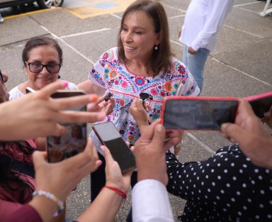 La gobernadora de Veracruz, Rocío Nahle García, informó que este miércoles sostendría una reunión con el director general del Instituto Mexicano del Seguro Social (IMSS), Zoé Robledo, en el sur del estado, específicamente en Minatitlán, para abordar temas prioritarios en materia de salud y bienestar social.