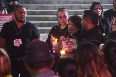 En el marco del Día Internacional para la Prevención del Suicidio, ciudadanos xalapeños se unieron a una iniciativa que busca transformar el Puente de Xallitic en un símbolo de esperanza y conciencia. La acción surge tras los lamentables acontecimientos registrados en las últimas semanas, y tiene como objetivo invitar a la reflexión, promover la empatía y alentar a quienes atraviesan momentos difíciles a buscar apoyo.