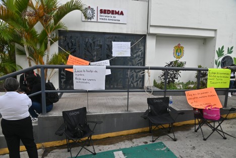 Integrantes del Sindicato  de Empleados del Poder Ejecutivo de Veracruz (SEPEV) tomaron las oficinas de la Secretaría de Medio Ambiente del Estado (Sedema) e iniciaron seis agremiados una huelga de hambre, para exigir a las autoridades gubernamentales solución al problema de despido injustificado que se dio desde agosto pasado.

