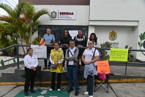 Integrantes del Sindicato  de Empleados del Poder Ejecutivo de Veracruz (SEPEV) tomaron las oficinas de la Secretaría de Medio Ambiente del Estado (Sedema) e iniciaron seis agremiados una huelga de hambre, para exigir a las autoridades gubernamentales solución al problema de despido injustificado que se dio desde agosto pasado.
