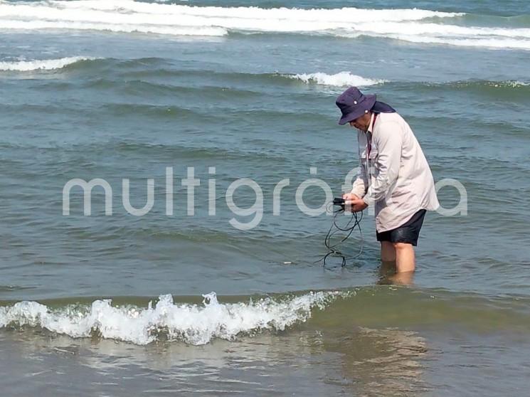 Toma Conagua muestras en playas del sur de Veracruz para verificar las condiciones ambientales del lugar
