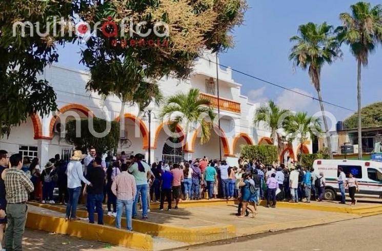 Habitantes tomaron el Palacio Municipal de San Pedro Soteapan contra el alcalde
