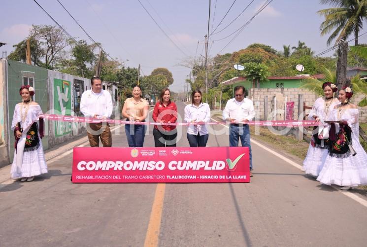 Rocío Nahle responde a demanda histórica y rehabilita carreteras en la Mixtequilla y Tlalixcoyan