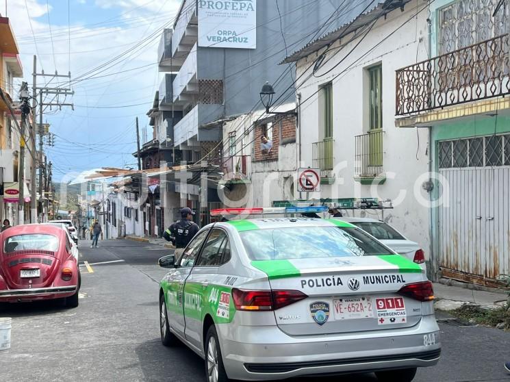 Rachas de viento desprenden techo de vivienda en la calle 05 de febrero, en Xalapa