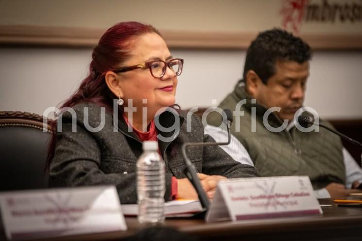 La Presidenta Municipal afirmó que en el Día del Pueblo no sólo se entregan documentos, sino que también se escuchan y resuelven las peticiones de la población, como una obligación y compromiso que tiene el Ayuntamiento con la ciudadanía. 

