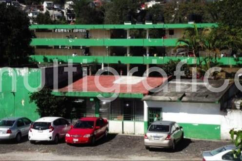 Elementos de la Guardia Nacional y de SSP, resguardan acceso a alumnos en Escuela de Bachilleres en Coatepec