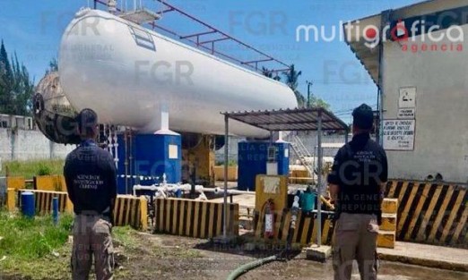 ?
En cateo, FGR asegura más de 11 mil 900 litros de gas l.p., dos tanques y un autotanque en Tuxpan, Veracruz 