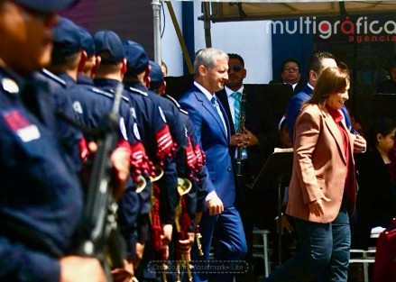 En el marco del Día del Policía Veracruzano, la gobernadora Rocío Nahle García anunció el fortalecimiento a la seguridad pública con un paquete que incluye la adquisición de cuatro helicópteros —dos que llegarán este año y dos más en 2027— y la incorporación de 82 nuevas patrullas.