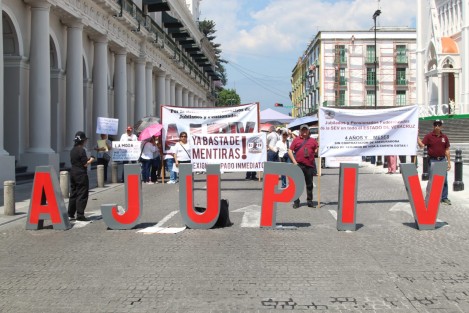 AJUPIV retoma manifestación en Xalapa; exige aseguradora y pago de seguros de vida