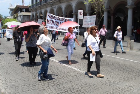 AJUPIV retoma manifestación en Xalapa; exige aseguradora y pago de seguros de vida