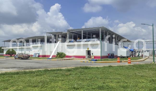 Planta que producirá moscas estériles para erradicar el gusano barrenador del ganado lleva 75% de avance
En próximos días se concluirá la recepción e instalación de los equipos industriales que generarán las condiciones artificiales controladas para la cría de la mosca