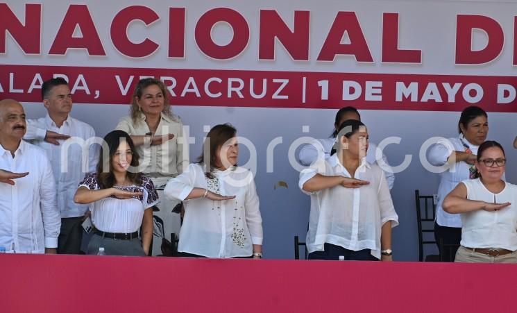 La gobernadora de Veracruz, Norma Rocío Nahle García, afirmó en el marco del Día del Trabajo que en la entidad -hay trabajadores de primera- y destacó la unidad entre autoridades y sindicatos, al tiempo que anunció avances en la regularización laboral y la incorporación de nuevas unidades de transporte público.