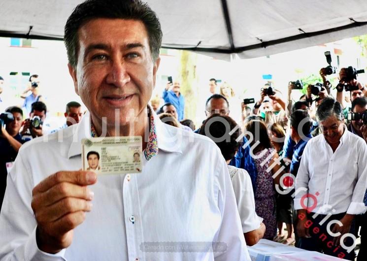 Héctor Yunes renuncia al PRI tras 45 años de militancia