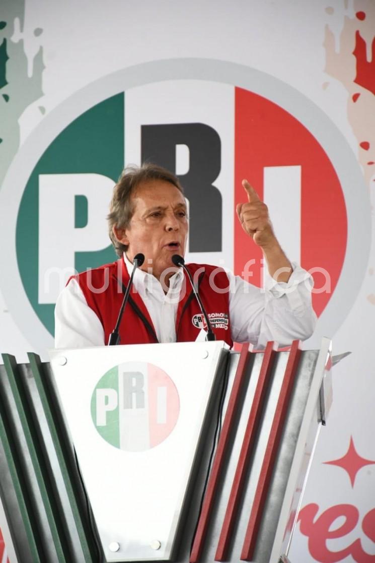 A través de su cuenta en X,  Jorge Meade Ocaranza calificó la salida de Yunes como un acto motivado por intereses personales y no por principios.

-La renuncia de Héctor Yunes no es dignidad, es ambición, es cálculo, porque cuando Alejandro Moreno lo impulsó para ser nuevamente diputado plurinominal nunca fue el peor presidente del PRI-, señaló.
