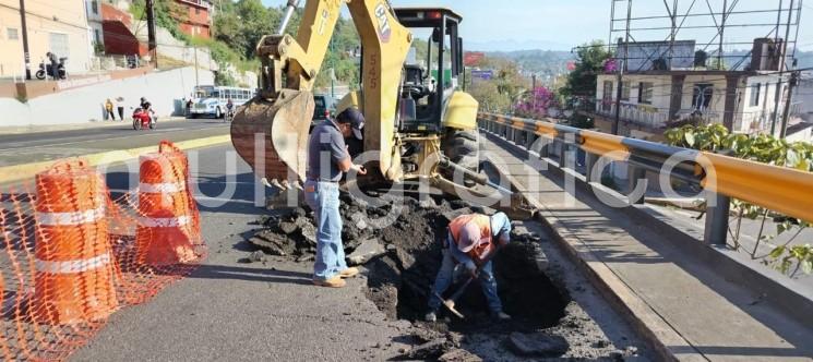 Se atiende de manera emergente socavón en Lázaro Cárdenas; precaución al circular en la zona
