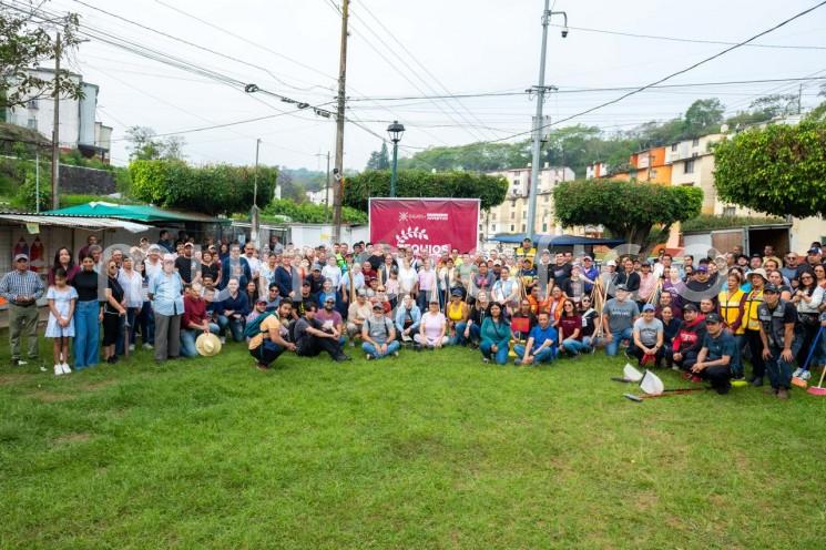 Con labor comunitaria se continúa recuperando espacios públicos; este domingo hubo Tequio en Xalapa 2000