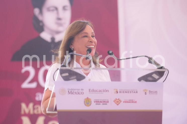 Rocío Nahle encabeza entrega de tarjetas Rita Cetina para más de 312 mil estudiantes