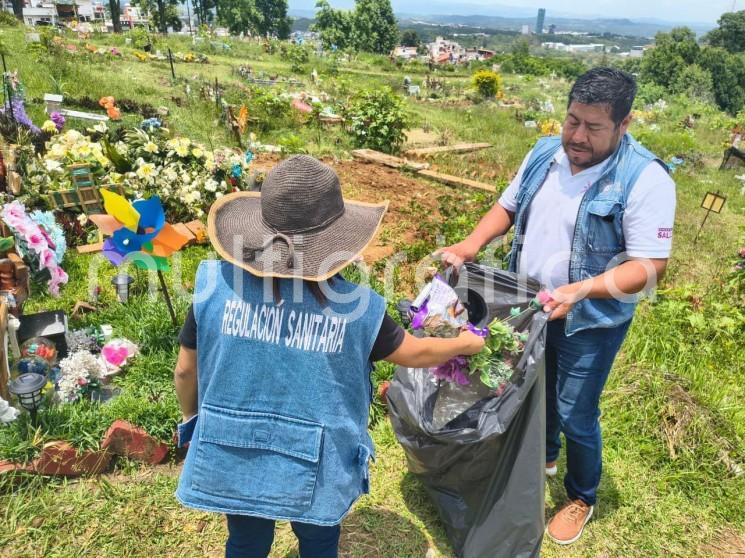 Por temporada de lluvias, intensifica Salud Municipal acciones contra el dengue en panteones 
