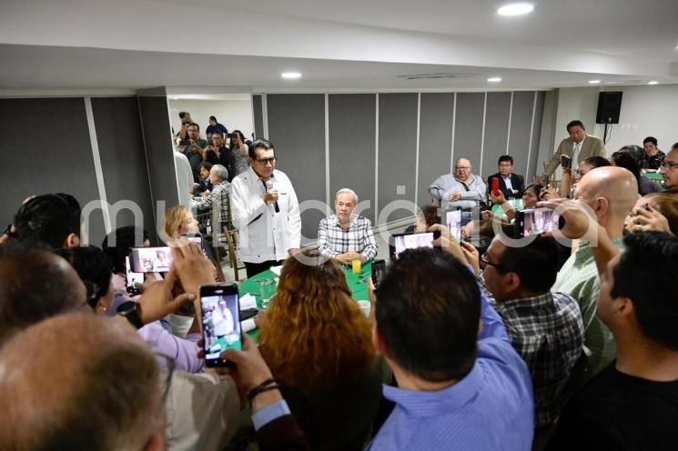 ¿Qué pasaría si no hubiera una voz crítica?: Esteban Bautista reconoce labor de periodistas
