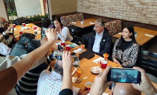 Durante un encuentro con medios en Xalapa, Federico Salomón Molina destacó la importancia de la libertad de expresión, cuestionó la situación de seguridad en Veracruz y afirmó que entrega un PAN fortalecido política y financieramente.