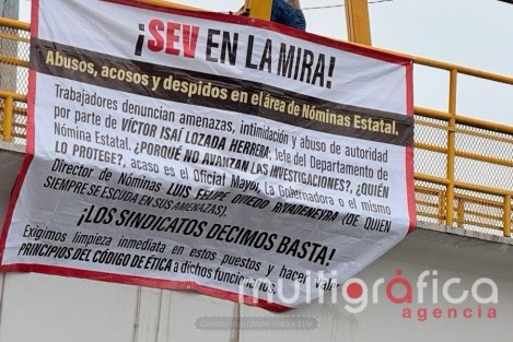 De nuevo aparecen lonas denunciando irregularidades cometidas por funcionarios  en la SEV