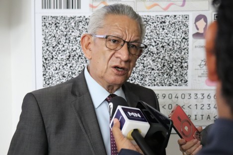 El Instituto Nacional Electoral (INE) presentó en Veracruz el nuevo modelo de la Credencial para Votar, documento que comenzó a producirse a nivel nacional desde el pasado 1 de junio de 2026 y que incorpora nuevas tecnologías de seguridad, mecanismos de validación digital y medidas de inclusión para diversos sectores de la población.