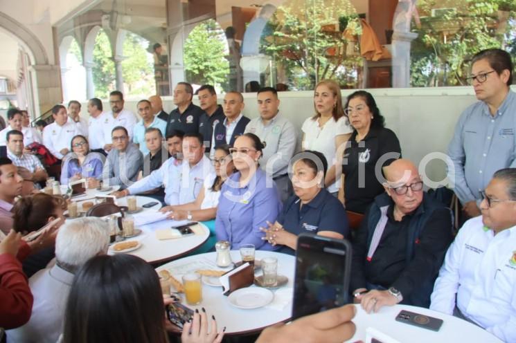 Por reducción en pensiones, integrantes de más de 60 sindicatos piden intervención de la gobernadora 