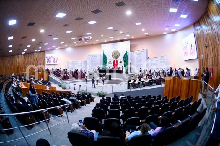 Avala Congreso enajenación de vehículos oficiales
