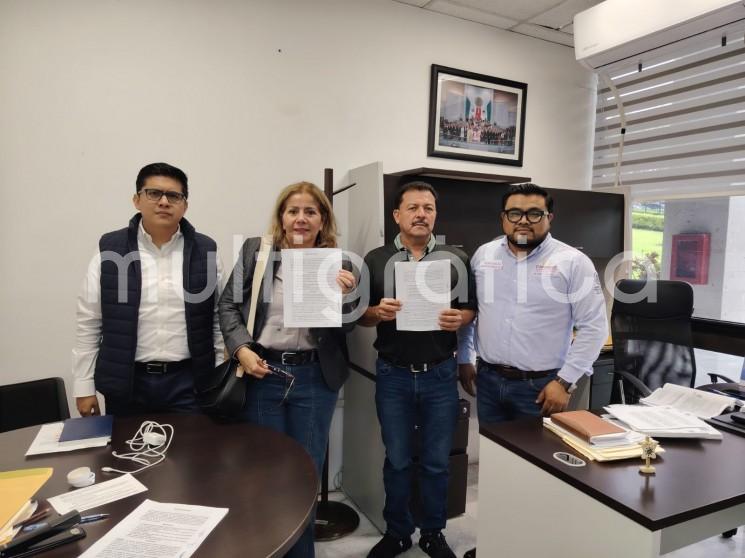 En el Congreso, firman acuerdos ediles de Camarón de Tejeda
