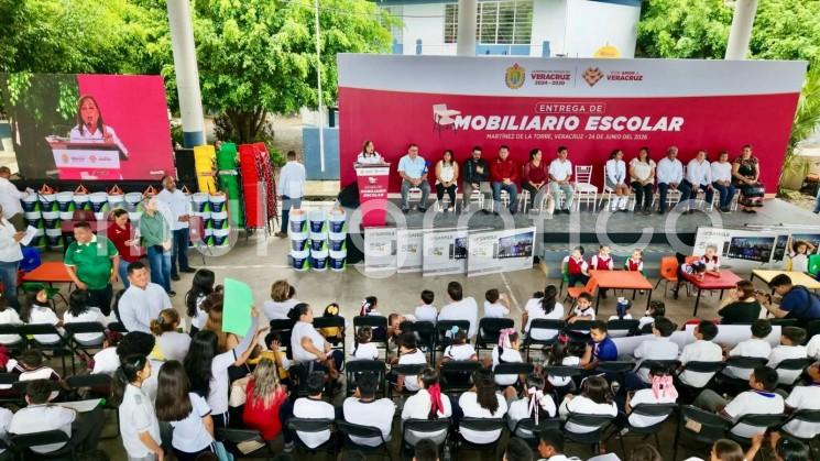 Ninguna escuela quedará fuera del programa de mobiliario: Rocío Nahle García