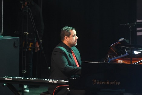 La gobernadora de Veracruz, Rocío Nahle García, señaló que el Festival Internacional del Bolero y el Jazz está contribuyendo a dinamizar la vida cultural y el turismo en el estado, al reunir a artistas y público en distintos escenarios; durante su asistencia al Teatro del Estado para uno de los conciertos, la mandataria invitó a la población a no perderse las actividades que continuarán este domingo tanto en Xalapa como en el puerto de Veracruz, y recordó que todos los eventos son gratuitos, por lo que exhortó a las familias veracruzanas a acudir y disfrutar de esta oferta musical.
