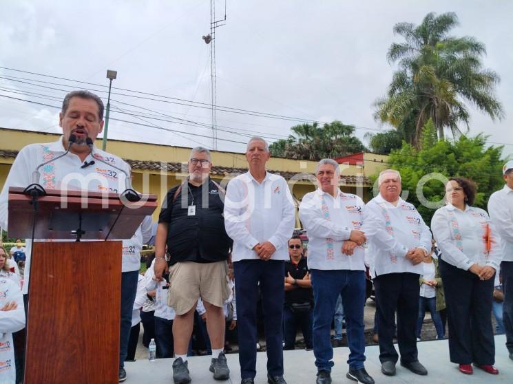Agremiados de la Sección 32 del SNTE toman oficinas centrales de la SEV por falta de respuesta a sus demandas