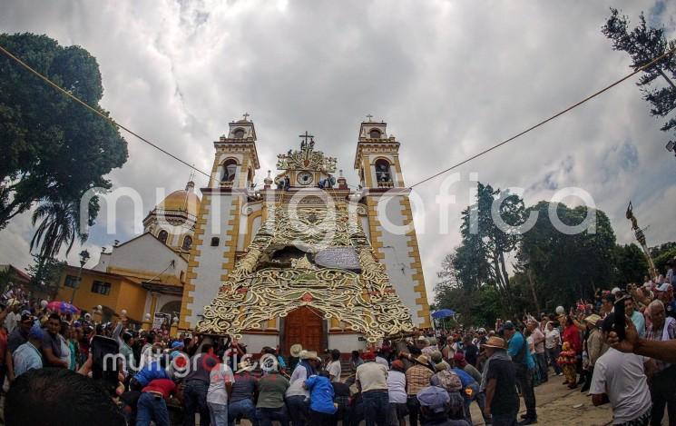 Levantan el monumental Arco Floral en honor a Santa María Magdalena
