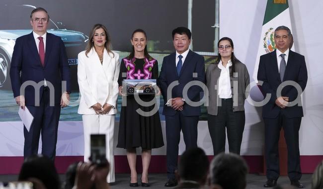 Plan México: CSP destaca inversión de Kia de 649 mdd para producción de vehículo eléctrico; muestra la confianza en el país

-Es una gran noticia. Uno, la inversión per se de Kia, que muestra confianza en nuestro país, muchas gracias y lo segundo es el impulso a la electromovilidad-, destacó
