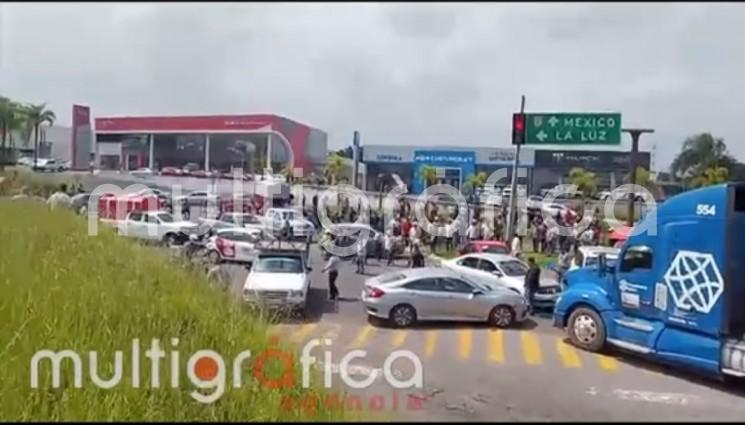 Bloqueo en Córdoba por presuntos despidos injustificados de tres trabajadores de Cometra