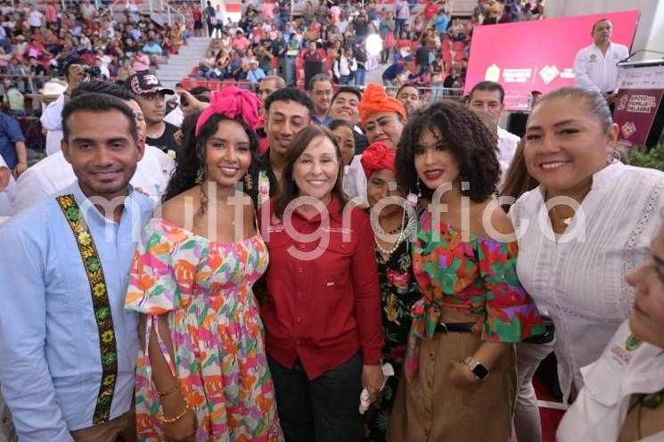 Entrega Gobernadora 5 mil apoyos a la Palabra y a la Familia