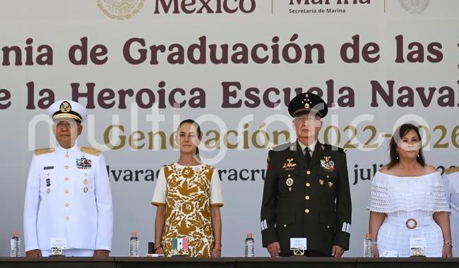 Llevan la responsabilidad de defender la soberanía: CSP en graduación de cadetes de la Heroica Escuela Naval Militar en Veracruz

-Estoy segura de que honrarán el legado que hoy reciben-, agregó la Comandanta Suprema de las Fuerzas Armadas
