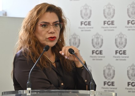 La fiscal general del Estado de Veracruz, Lizbeth Aurelia Jiménez Aguirre, informó que la investigación relacionada con el homicidio de la comunicadora Roxana continúa en integración, por lo que evitó revelar detalles de la carpeta presentada ante el Congreso del Estado para solicitar el juicio de procedencia contra el alcalde de Ixhuatlán del Café.

