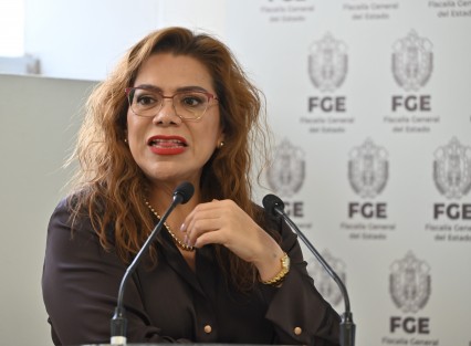 La fiscal general del Estado de Veracruz, Lizbeth Aurelia Jiménez Aguirre, informó que la investigación relacionada con el homicidio de la comunicadora Roxana continúa en integración, por lo que evitó revelar detalles de la carpeta presentada ante el Congreso del Estado para solicitar el juicio de procedencia contra el alcalde de Ixhuatlán del Café.

