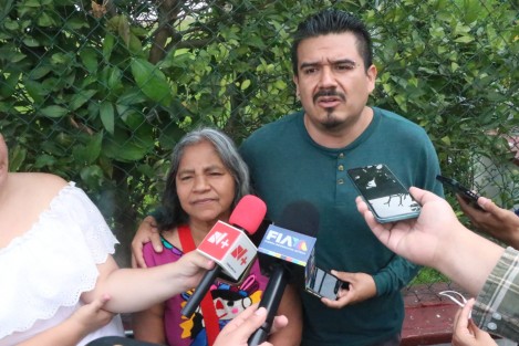 La madre de Erik Campos pidió a las autoridades y a la ciudadanía ayuda para la localización con vida de su hijo, quien desapareció el 28 de julio. Pegaron fichas de búsqueda en la colonia Revolución.
