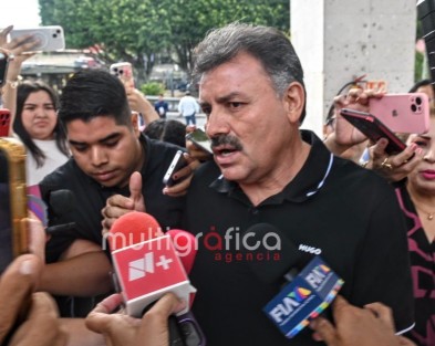 En medio de un fuerte dispositivo de seguridad implementado por elementos de la Fiscalía General del Estado y personal de la Secretaría de Marina, el alcalde de Úrsulo Galván, Bertín Bravo Montero, arribó al Congreso de Veracruz, donde aseguró ser inocente y afirmó que no teme ser detenido. El edil rechazó las versiones de que se había sustraído de la justicia y sostuvo que siempre ha estado disponible para las autoridades. 