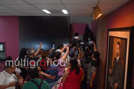 En medio de un fuerte dispositivo de seguridad implementado por elementos de la Fiscalía General del Estado y personal de la Secretaría de Marina, el alcalde de Úrsulo Galván, Bertín Bravo Montero, arribó al Congreso de Veracruz, donde aseguró ser inocente y afirmó que no teme ser detenido. El edil rechazó las versiones de que se había sustraído de la justicia y sostuvo que siempre ha estado disponible para las autoridades. 