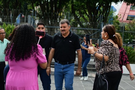 Bertín Bravo abandona el Congreso todavía con fuero; asegura que enfrentará proceso en su contra 
