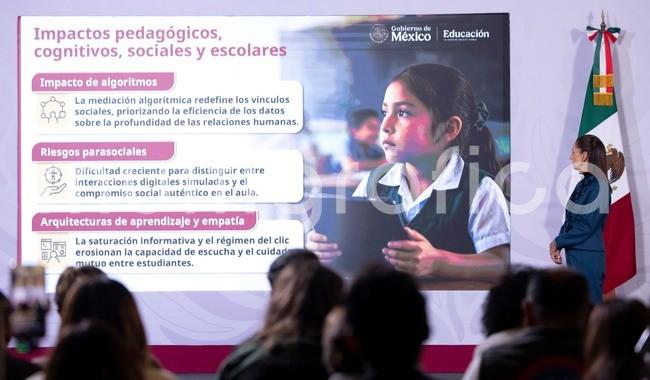 Continúa discusión sobre regulación de plataformas digitales y redes sociales para que se conozca el impacto de su uso excesivo: CSP

-Es indispensable que sigamos discutiendo como sociedad, no solamente lo que piensa la presidenta, o el secretario de Educación o el subsecretario-, destacó la Jefa del Ejecutivo Federal
