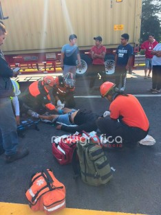 Un accidente se registró la mañana de este miércoles 12 de agosto sobre la autopista Xalapa-Perote, a la altura del kilómetro 132, en las inmediaciones del poblado El Fresno.

De acuerdo con los primeros reportes, el conductor de un tráiler quedó prensado al interior de la unidad. Elementos del Escuadrón Nacional de Rescate acudieron al sitio para brindar atención y realizar las labores de auxilio correspondientes.

En la zona también se reportó la presencia de personas que intentaban realizar actos de rapiña.
