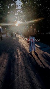 España fue testigo de un espectáculo astronómico. El eclipse pudo observarse en distintas zonas del país, donde el cielo se transformó durante el fenómeno y cientos de personas dirigieron la mirada al firmamento para contemplar el evento.
