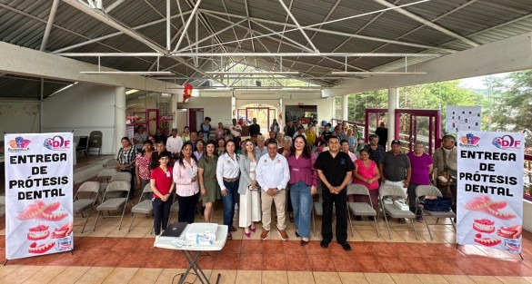 Beneficia gobierno de Banderilla a 82 personas con prótesis dentales